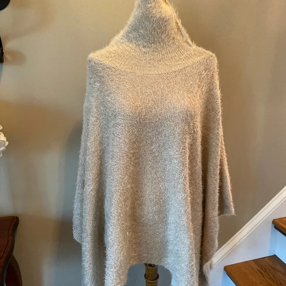 Anthropologie Lara Eyelash Poncho - Picture 7 of 8